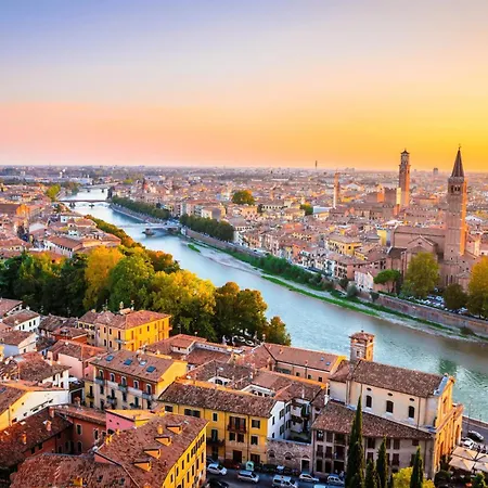 Opera Luxury Apartman *