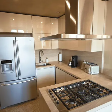 Opera Luxury Apartman *